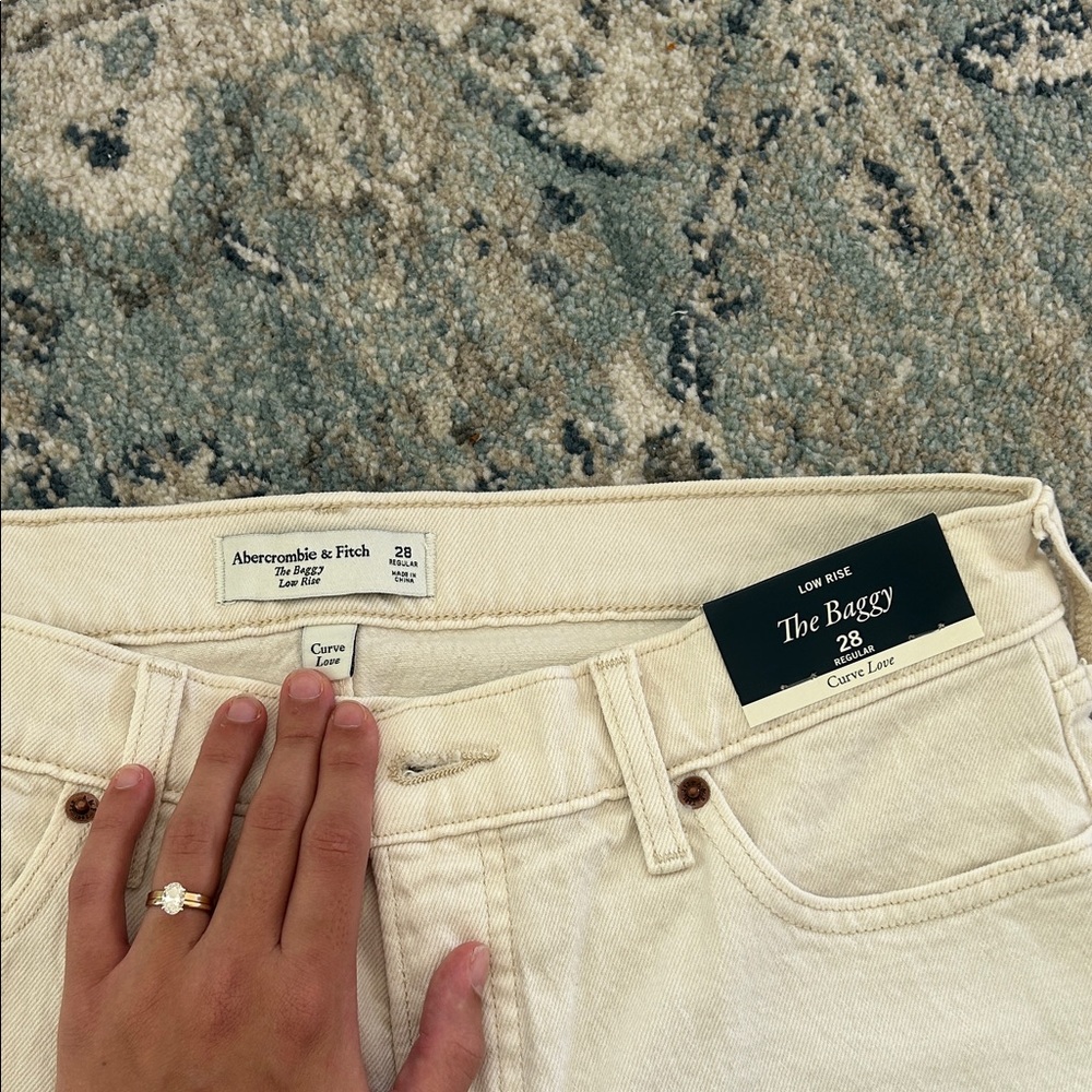 Abercrombie & Fitch Women's Off-White Boyfriend Jeans